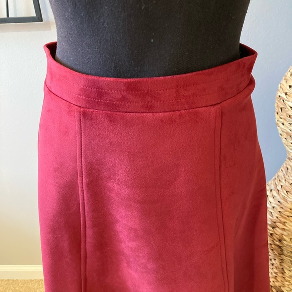 Faux suede skirt - Picture 2 of 6